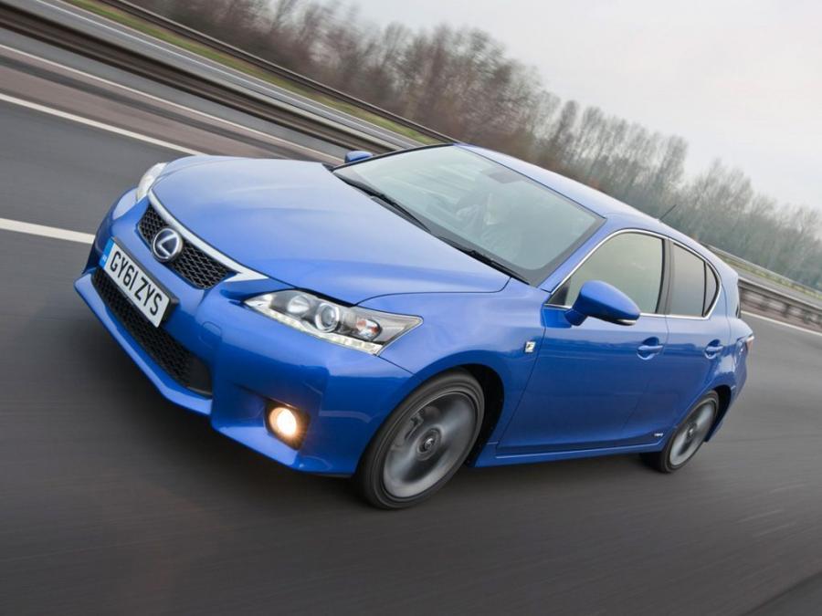  Lexus CT200h F-Sport 2011 года  (UK) (фото 11 из 21)